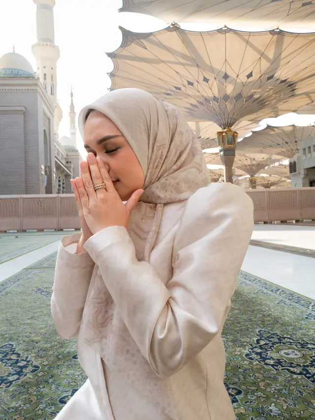 Ketika Tanah Haram Menginspirasi Koleksi Hijab Sambut Iduladha