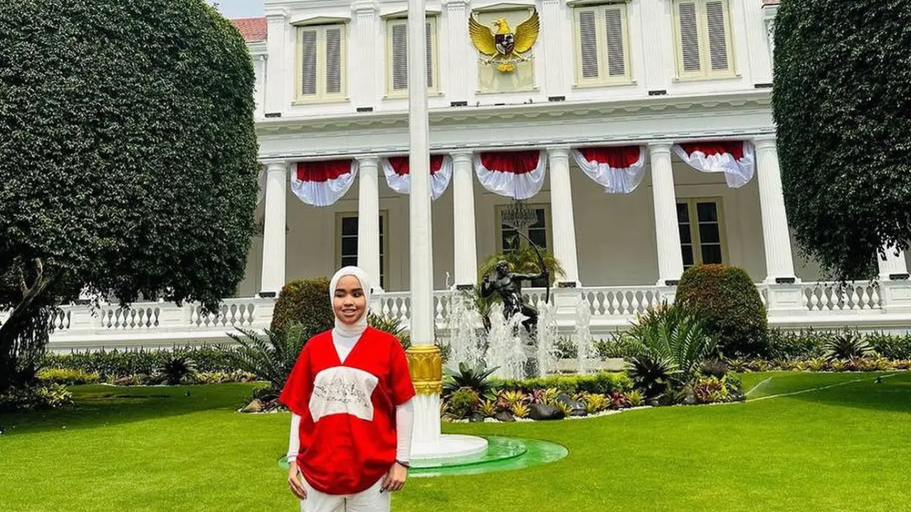 Putri Ariani mengunggah foto di Instagram, ia sedang berada di Istana Negara Jakarta untuk berlatih mengisi acara Upacara Peringatan Hari Kemerdekaan RI, 17 Agustus 2023.