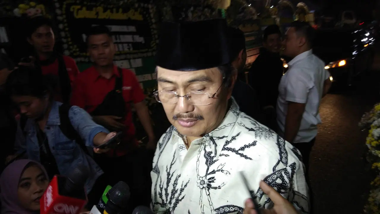 Jimly Asshiddiqie mendatangi tahlilan Presiden ke-3 RI BJ Habibie.