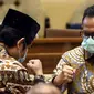 Menteri Dalam Negeri Tito Karnavian saat rapat kerja dengan Komisi II DPR di Kompleks Parlemen, Jakarta, Rabu (24/6/2020). Rapat membahas pendahuluan RAPBN TA 2021, rencana kerja pemerintah, serta upaya dan kinerja pemerintah daerah dalam menangani pandemi COVID-19. (Liputan6.com/Johan Tallo)