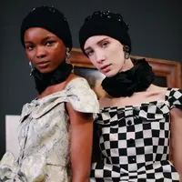 Motif papan catur kembali hadir menjadi tren terkini yang membuat gaya semakin trendi. (Foto: Instagram/ @Thorton Bregazzi)