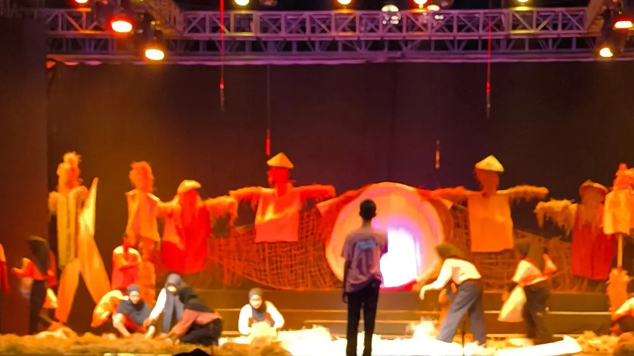 Festival Teater Pelajar menjadi panggung pertunjukan seni dan wadah emas bagi pelajar di Kudus menggali potensi seni teater. (Liputan6.com/Arief Pramono)