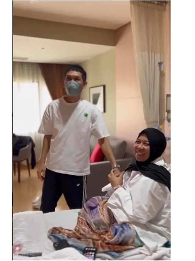 Ingin Tubuh Ideal, Ini 6 Momen Detik-Detik Melly Goeslaw Jalani Operasi Bariatric