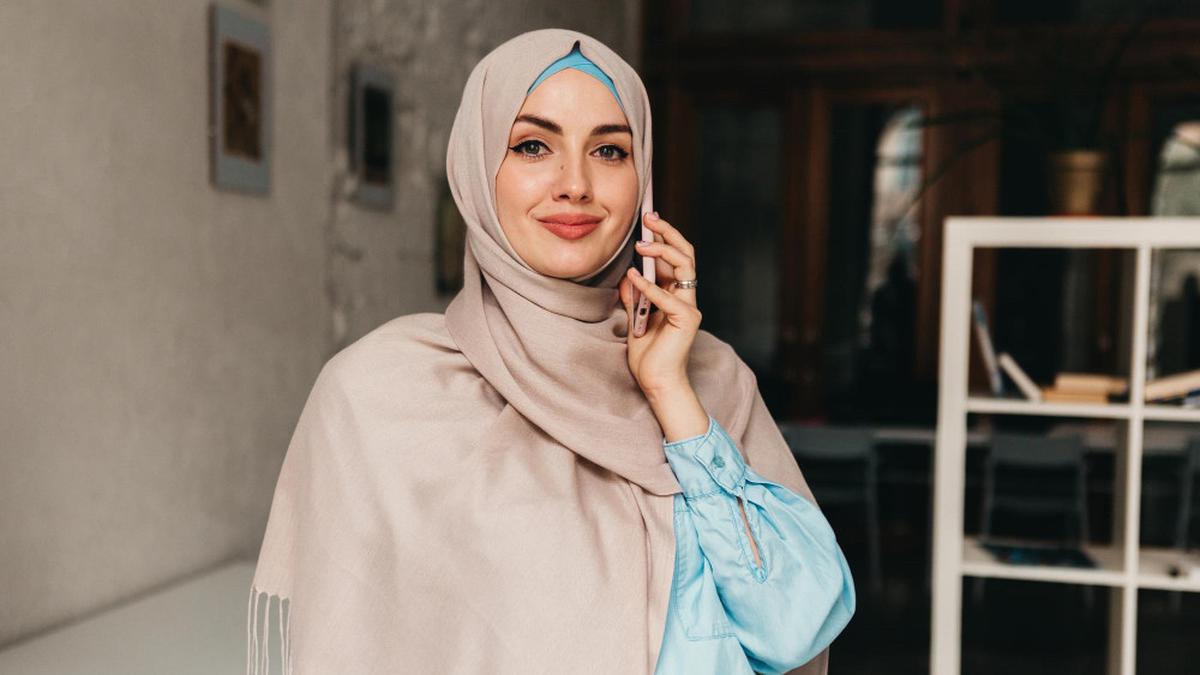 Tampil Natural dan Profesional dengan Makeup Look Flawless Tipis untuk Buka Bersama Kantor