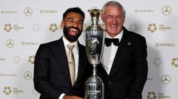 Ini menjadi penghargaan PFA Men's Player of The Year ketiga bagi Mohamed Salah. (Darren Staples/AFP)