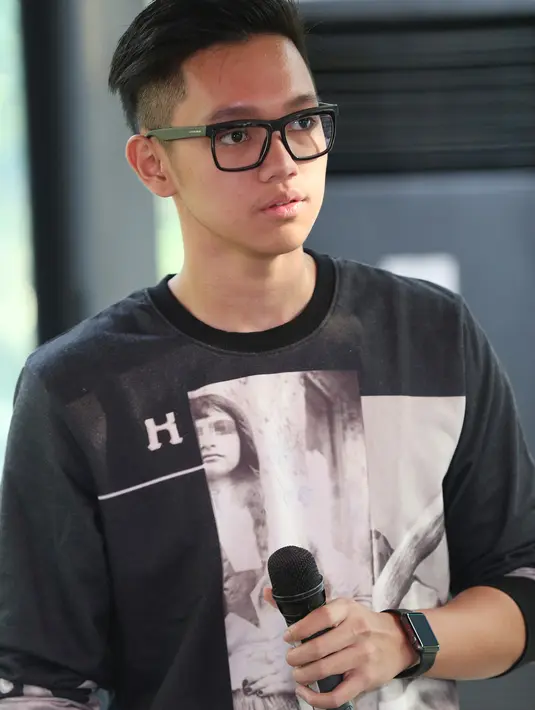 Lelaki yang mewarisi paras tampan sang ayah ini rupanya belum ingin memulai hubungan asmara. Brandon ingin fokus terhadap kariernya terlebih dahulu. (Wimbarsana/Bintang.com)