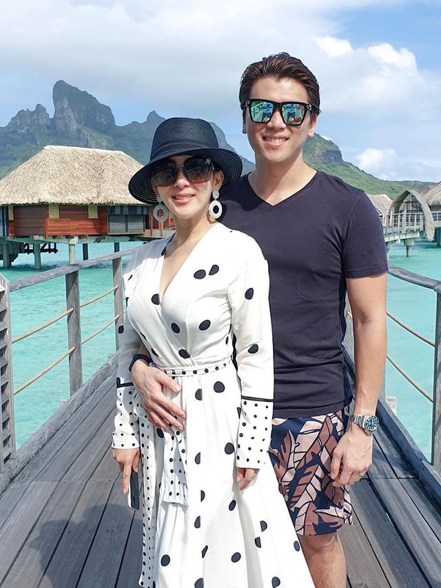 Syahrini dan Reino Barack