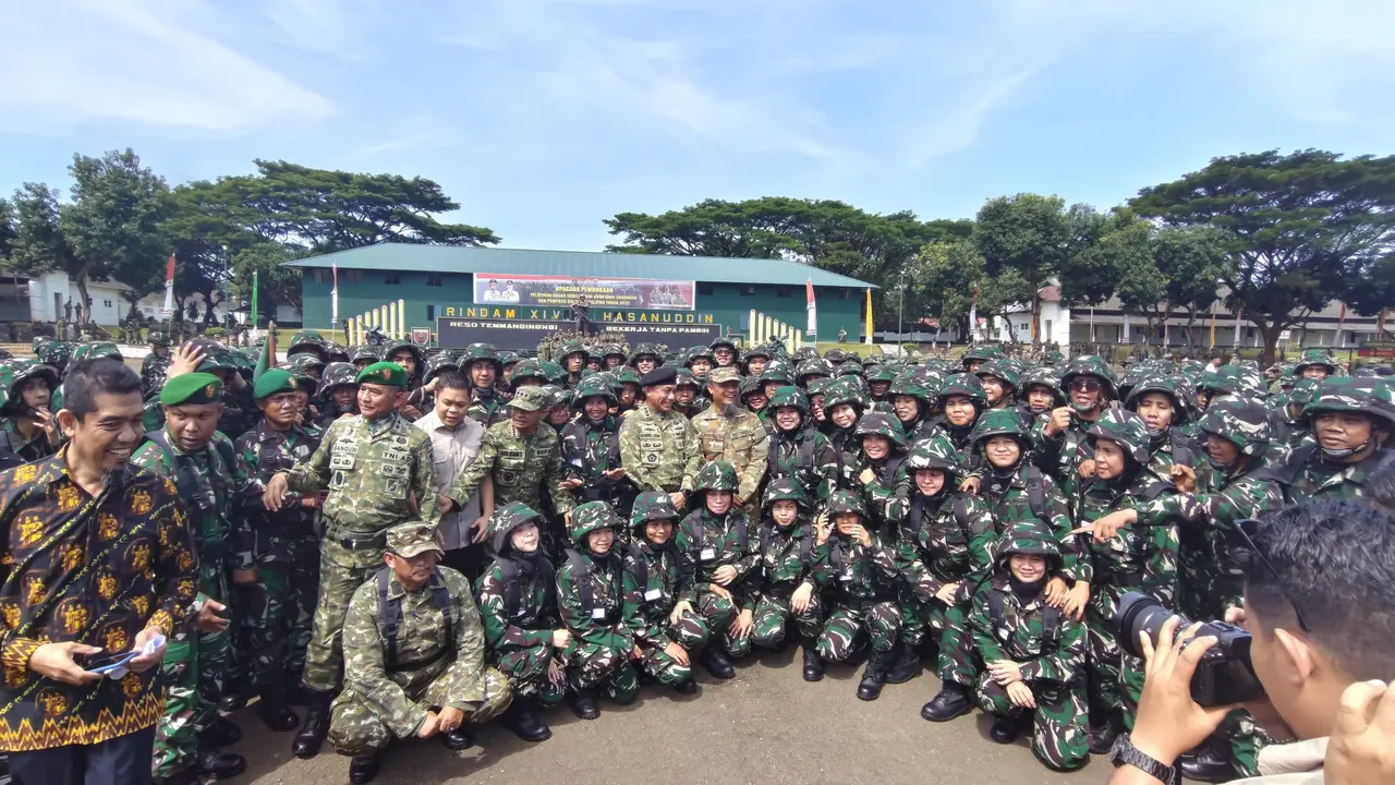 Ribuan ASN dan kepala desa di Sulsel menjalani latihan dasar militer Komcad. (Liputan6.com/Fauzan)