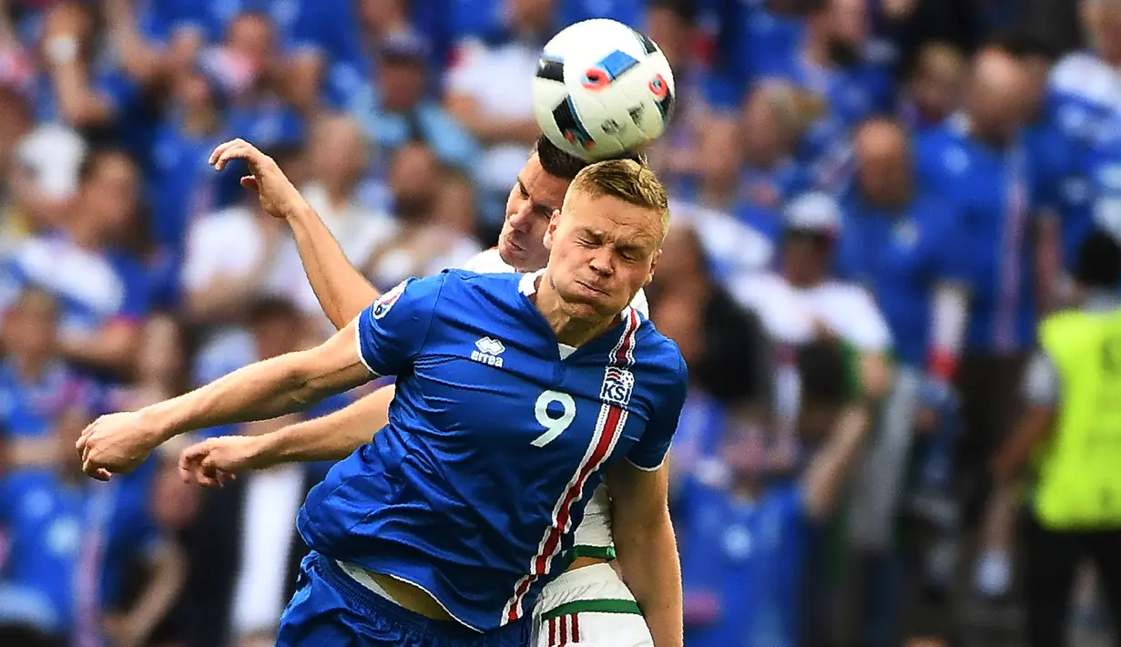 Kolbeinn Sigthorsson menciptakan satu peluang dan memenangi 67% duel udara saat Islandia bermain imbang 1-1 melawan Hungaria, (18/6/2016). (AFP/Anne-Christine Poujoulat)