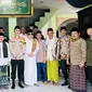 Para pengurus PCNU Garut saat menerima kunjungan silaturahmi Kapolres Garut AKBP Muhammad Fajar Gemilang, di kantor PCNU Garut. (Liputan6.com/Jayadi Supriadin)