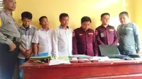 Kelima anggota KPK gadungan pelaku  pemerasan kepala desa dan kepala sekolah di Kabupaten Konawe Kepulauan. Foto: (Ahmad Akbar Fua/Liputan6.com)