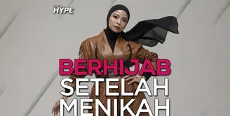 Berhijab merupakan kewajiban bagi wanita muslim. kini semakin banyak selebriti tanah air yang memutuskan untuk berhijab setelah menikah. siapa saja ya mereka? simak video berikut ya..