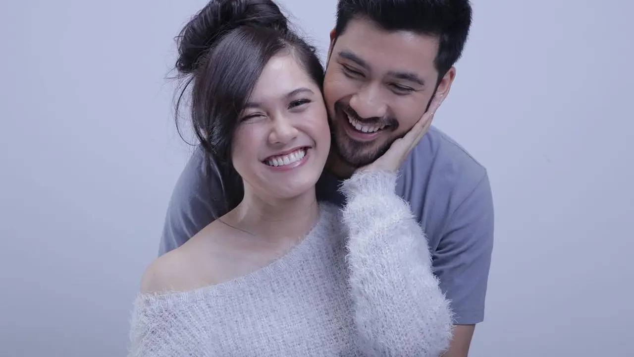 Rayakan Anniversary Pernikahan, Ini 6 Potret Manis Annissa Soebandono dan Suami