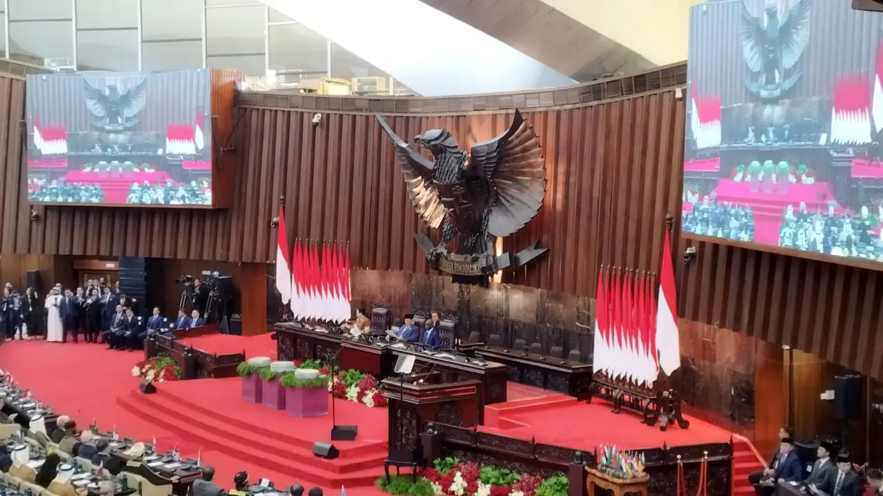 Presiden Prabowo Subianto menghadiri Sidang ke-19 Session of the Conference of the Parliamentary Union of the OIC Member States (PUIC) di Gedung DPR RI, Senayan, Jakarta, Rabu (14/5/2025) malam (Liputan6.com/Delvira Hutabarat)