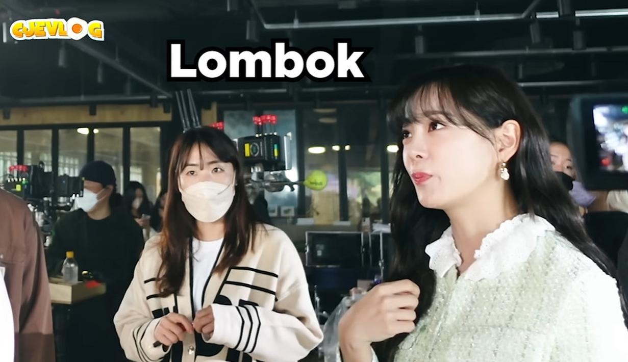 Selain Bali, Sejeong juga sangat menyikai Lombok. Hal ini membuat Chicco cukup terkejut. (Foto: YouTube/ Chicco Jerikho)