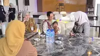 Orang tua dari bocah enam tahun yang dipasung