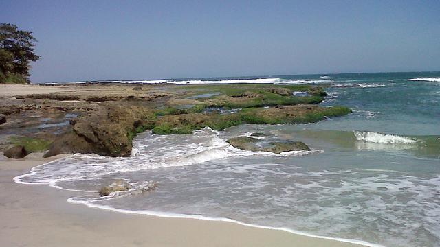 10 Pantai Cantik Garut Selatan, Memikat tapi Berbahaya