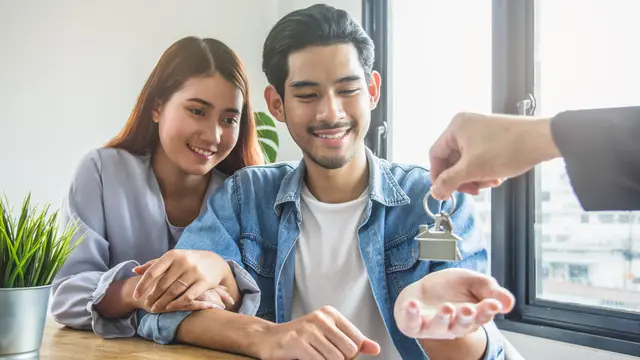 Ilustrasi pasangan membeli rumah impian