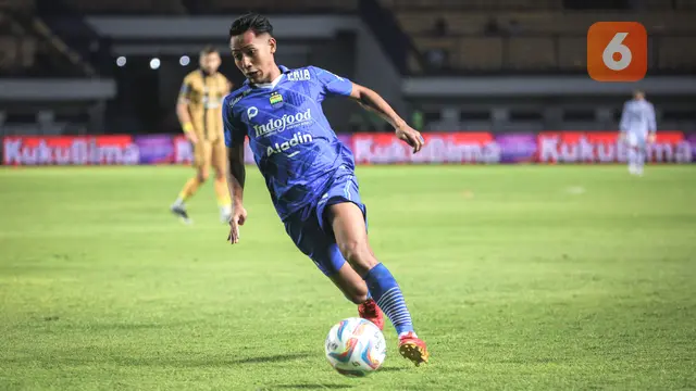 Bagaimana Teknik Dasar Menggiring Bola pada Permainan Sepak Bola? Ini Penjelasannya