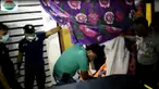 Kedua jasad korban pertama kali ditemukan saat salah satu karyawan hotel curiga karena mereka tidak keluar kamar saat batas waktu menginap telah berakhir.