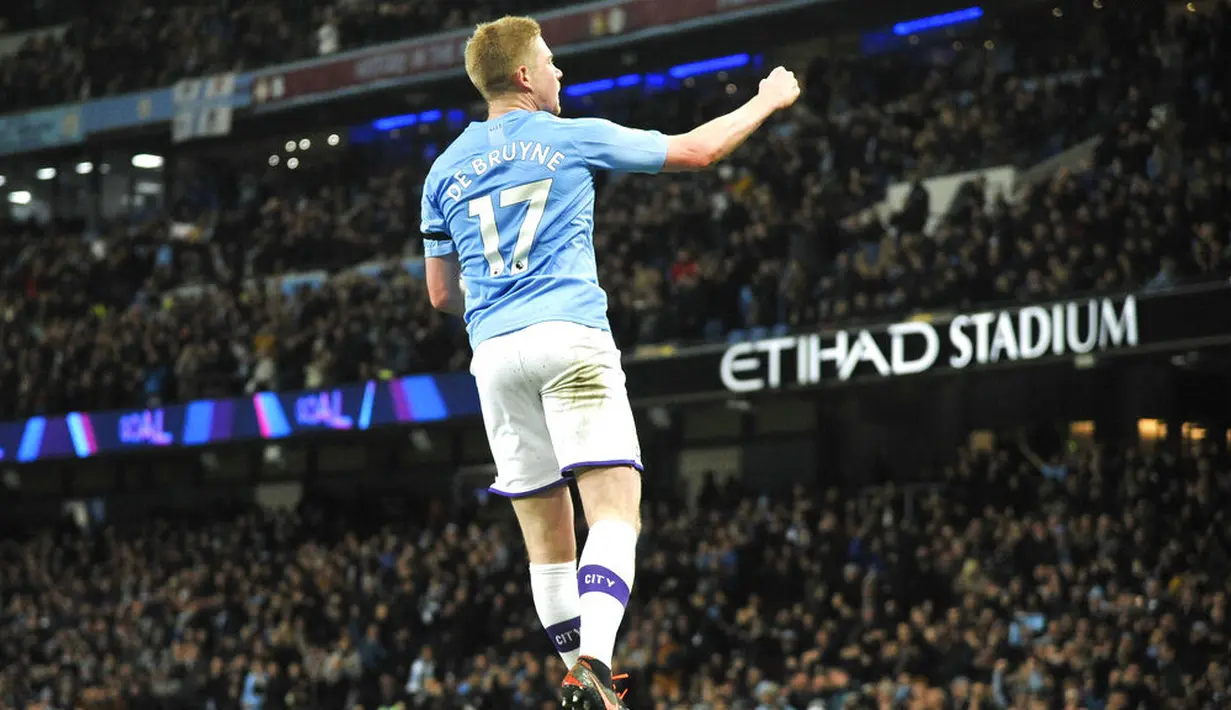 Gelandang Manchester City, Kevin De Bruyne, melakukan selebrasi usai membobol gawang Sheffield United pada laga Premier League 2019 di Stadion Etihad, Minggu (30/12). Manchester City menang 2-0 atas Sheffield United. (AP/Rui Vieira)