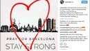 Ivan Rakitic memasang logo hati mengitari kota Barcelona pada akun Instagram miliknya sebagai bentuk simpatik terhadap korban teror Barcelona. (Bola.com/Instagram/Ivan Rakitic)