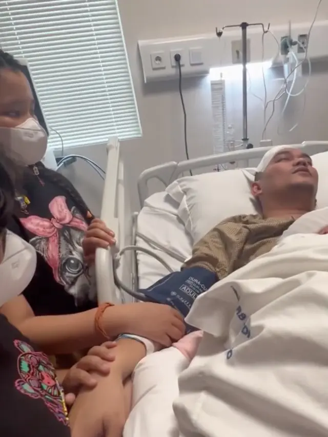 Indra Bekti dan kedua putrinya. (Foto: Dok. Instagram @dhila_bekti)