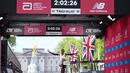 Pelari Kenya, Sabastian Sawe memenangkan ajang London Marathon 2025 setelah mencatatkan waktu 2 jam 2 menit 27 detik yang berlangsung di London, Inggris, Sabtu (27/04/2025) waktu setempat. (AFP/Justin Tallis)