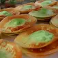 Kue ape atau biasa disebut kue tetek merupakan salah satu jajanan pasar khas dari Betawi yang banyak dijumpai di kota lain. Kue yang berbahan dasar tepung terigu dan tepung beras ini selain rasanya enak harganyapun cukup terjangkau. (Istimewa)