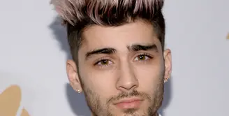 Lepas dari sosoknya yang pendiam sejak memutuskan hengkang dari boyband One Direction, Zayn Malik tetaplah pria tampan yang bikin jatuh cinta penggemarnya. (AFP/Bintang.com)