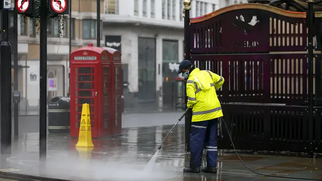 FOTO: Warga Inggris Berperilaku Seolah Terjangkit COVID-19, Jalanan London Sepi