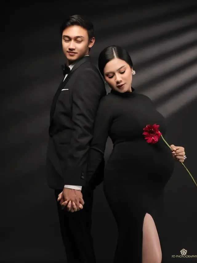 7 Potret Maternity Shoot Felicya Angelista Serba Hitam, Romantis Bareng Hito