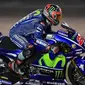 Pebalap Yamaha, Maverick Vinales, mengukir waktu lap tercepat pada hari kedua tes pramusim MotoGP di Sirkuit, Losail Qatar, Sabtu (11/3/2017) malam waktu setempat. (Twitter/Maverickmack25)