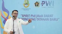 Gubernur Jawa Barat Ridwan Kamil saat melantik pengurus Persatuan Wartawan Indonesia (PWI) Jabar masa bakti 2021-2026 di Gedung Sate, Kota Bandung, Selasa (26/10/2021). (Foto: /Biro Adpim Jabar)