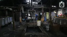 Suasana sepi tempat produksi tahu ketika melakukan mogok produksi di pabrik tahu di Jakarta, Senin (21/2/2022). Sejumlah pekerja pembuat tempe dan tahu di Jabodetabek melakukan aksi mogok produksi pada Senin (21/2) hingga Rabu (23/2). (Liputan6.com/Faizal Fanani)