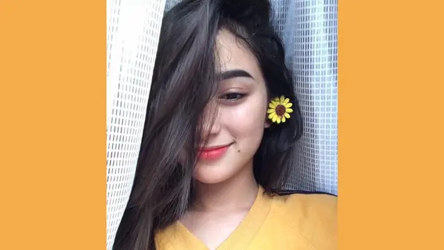 [Bintang] Jualan Popcorn, Gadis Cantik Ini Hebohkan Dunia Maya