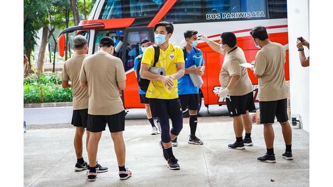 Cedera Panjang, Ini 5 Potret Terbaru Ernando Ari Kiper Persebaya Surabaya (sumber: Instagram.com/nandoariiiss)