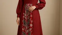 8 Model Long Dress Brokat Kombinasi Batik Modern Lengan Bishop, Tampil Fancy di Hari Kemerdekaan