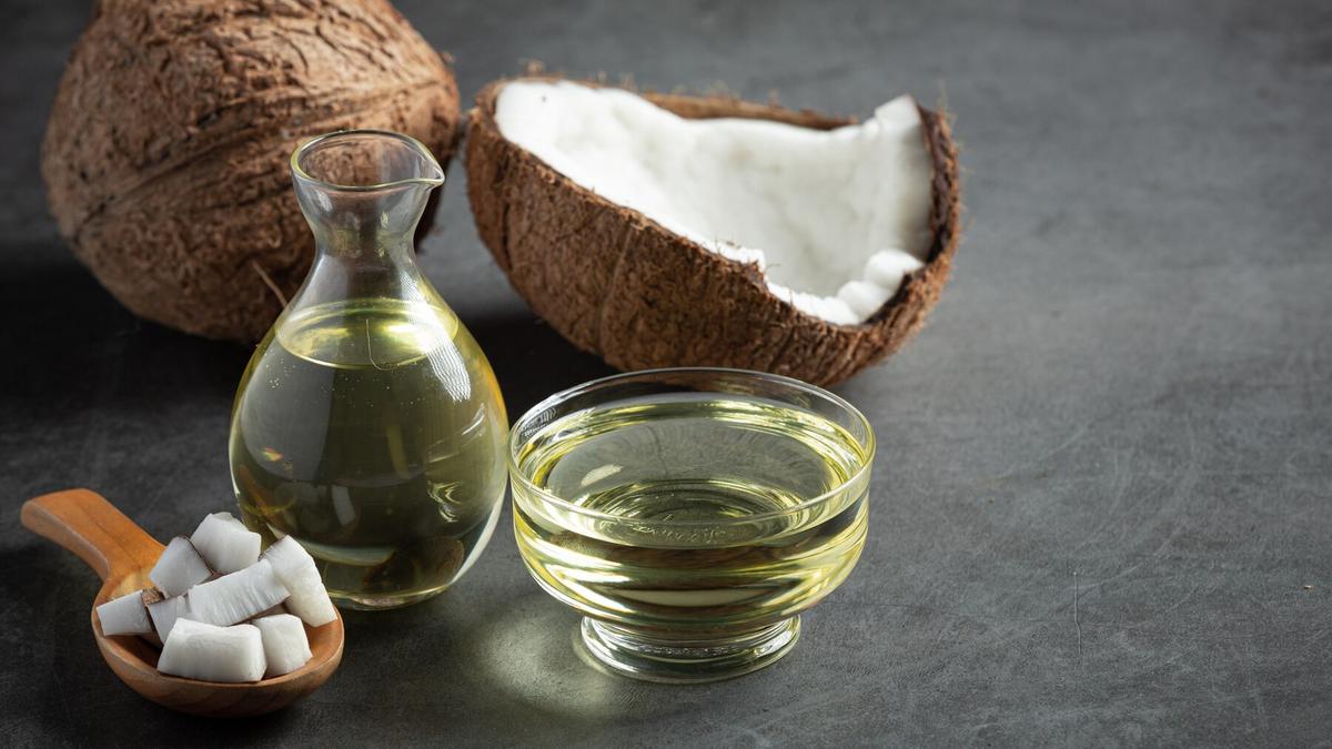 Rahasia Kecantikan Alami: Eksplorasi Manfaat Minyak Kelapa untuk Kulit Glowing