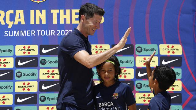 Robert Lewandowski Resmi Diperkenalkan Barcelona