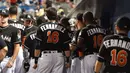 Teman Setim Jose Fernandez memakai seragam tim bernomor punggung 16 sebagai bentuk penghormatan untuk Jose Fernandez saat Tim Bisbol Miami Marlins melawan New York Mets di Marlins Park, Senin (26/9). (Reuters/ Jasen Vinlove/ USA TODAY Sport)