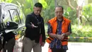 Mantan Sekretaris Daerah Kota Malang Cipto Wiyono (kanan) tiba di Gedung KPK, Jakarta, Kamis (16/5/2019). Cipto Wiyono diperiksa sebagai tersangka terkait kasus dugaan suap Anggaran Pendapatan dan Belanja Daerah (APBD) Kota Malang TA 2015. (merdeka.com/Dwi Narwoko)