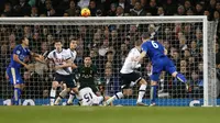 Robert Huth mencetak gol kemenangan Leicester City atas Tottenham Hotspur dalam lanjutan Liga Premier Inggris, Kamis (14/1/2016). (Liputan6.com/Reuters / Matthew Childs Livepic)