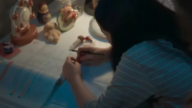 Makayla Rose sebagai Nissa dalam film Dosen Ghaib. (Foto: Dok. Dee Company)