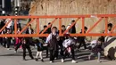 Kebijakan pembatasan diberlakukan pada penduduk Palestina oleh militer Israel sebagai tindakan kolektif. (HAZEM BADER/AFP)