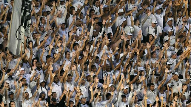 Foto: Momen Haru Neymar Saat Reuni di Klub Masa Kecilnya, Cium Lapangan hingga Teteskan Air Mata