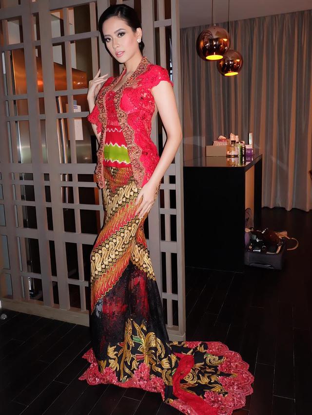 Pesona Elvira Devinamira Dalam Balutan Kebaya, Tampil Anggun. (Sumber: Instagram/elviraelph)