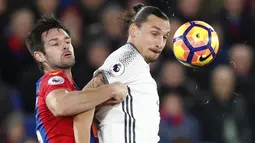 Zlatan Ibrahimovic diboyong dari Paris Saint Germain pada awal musim ini. Pemain asal Swedia itu sempat tampil apik dalam empat laga awal Premier League 2016-2017 dengan mencetak empat gol. (AFP/Adrian Dennis)