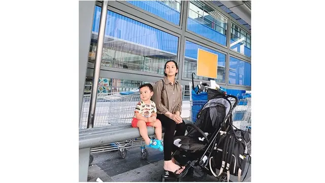 Momen Manis Tya Arifin Asuh Anak (sumber: instagram/@tyaarifinnw)