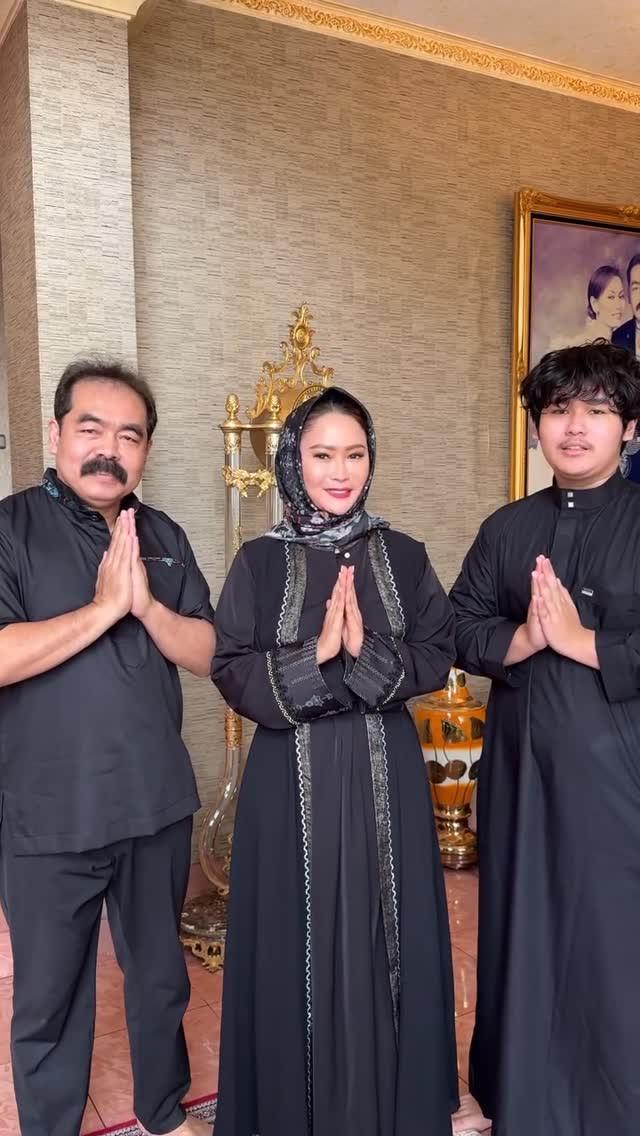 6 Potret Inul Daratista dan Ivander yang beda usia 30 tahun, anak beranjak dewasa disebut brondong